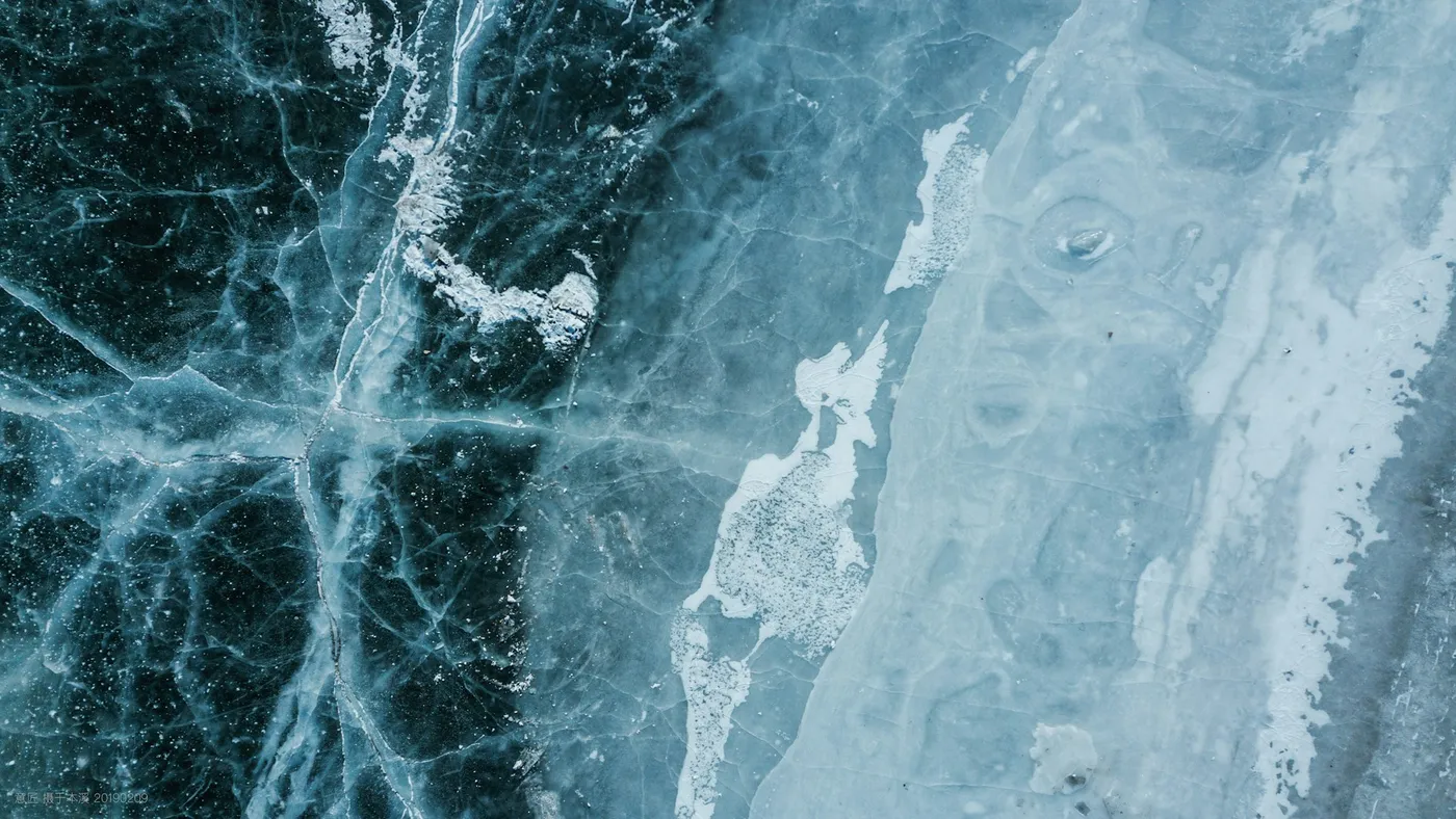 Aerial photograph of sea waves in daylight